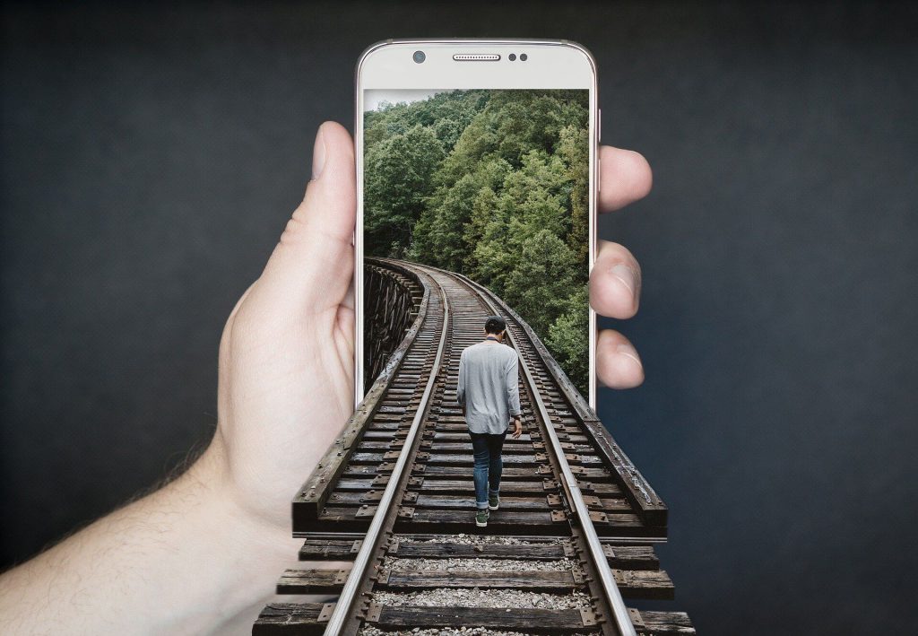 PHOTOSHOP_manipulation-smartphone-2507499_1920